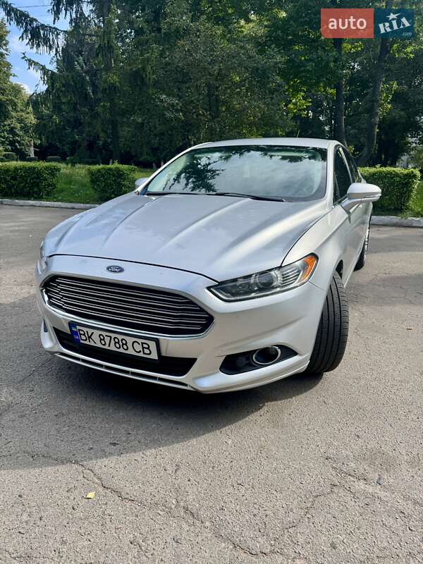 Седан Ford Fusion 2013 в Дубно
