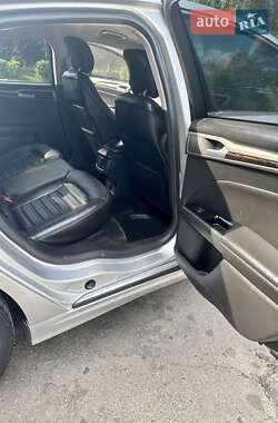 Седан Ford Fusion 2013 в 