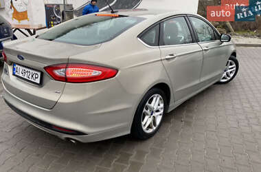 Седан Ford Fusion 2015 в 