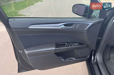 Седан Ford Fusion 2015 в 