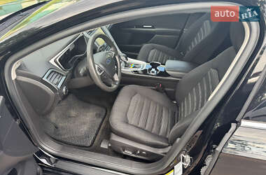 Седан Ford Fusion 2015 в 