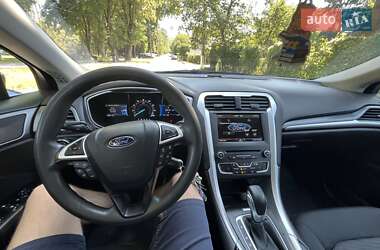 Седан Ford Fusion 2015 в 