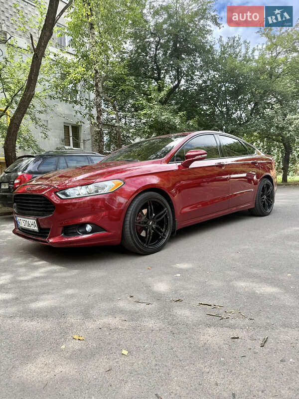 Седан Ford Fusion 2015 в 