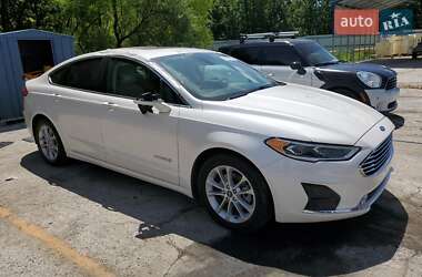 Седан Ford Fusion 2019 в 