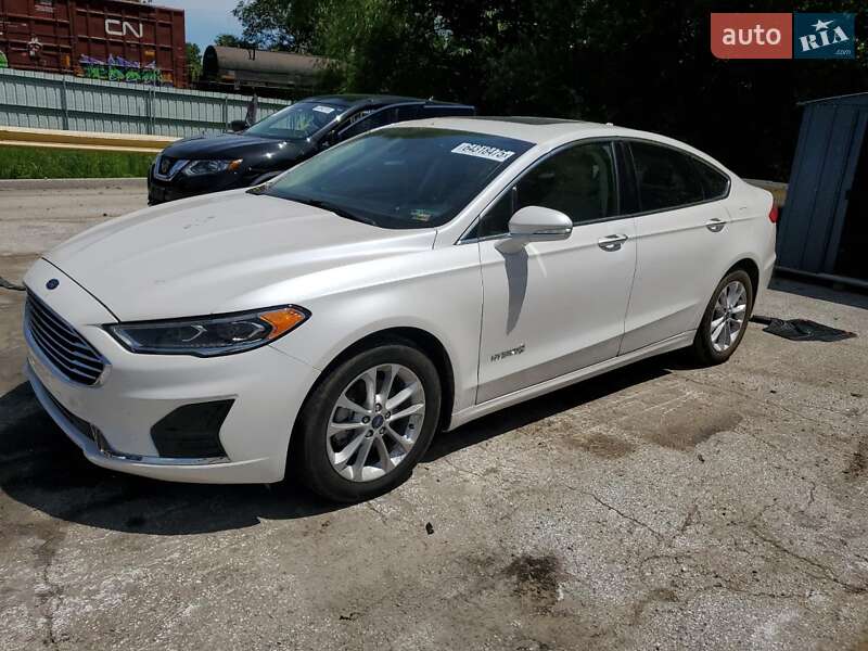 Седан Ford Fusion 2019 в 