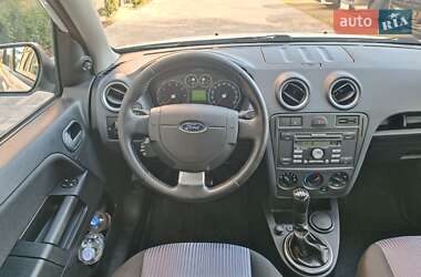Хэтчбек Ford Fusion 2010 в 