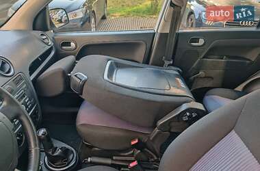 Хэтчбек Ford Fusion 2010 в 