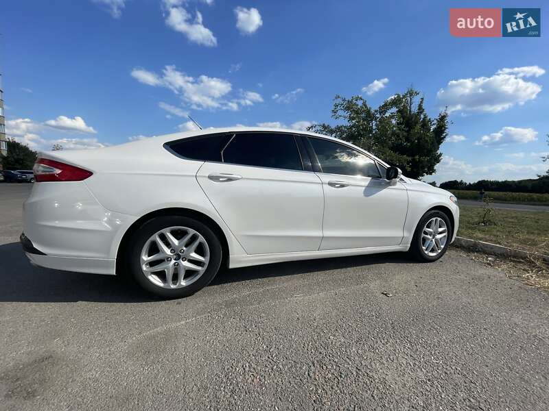 Седан Ford Fusion 2013 в 