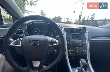 Седан Ford Fusion 2013 в 