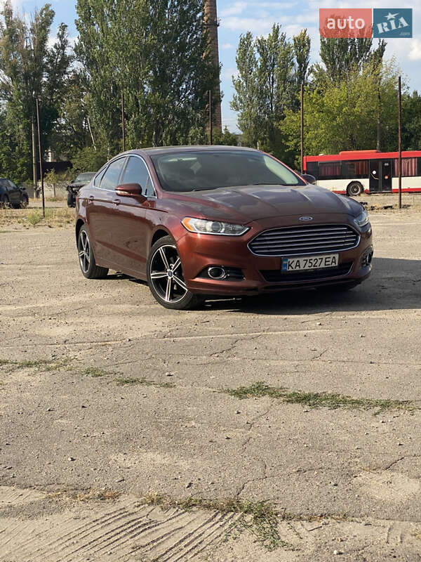 Седан Ford Fusion 2015 в 