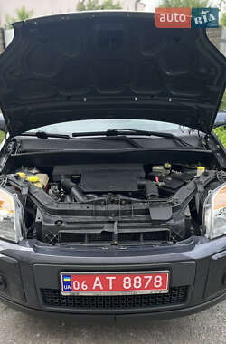 Хэтчбек Ford Fusion 2006 в 