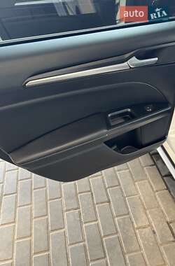 Седан Ford Fusion 2018 в 