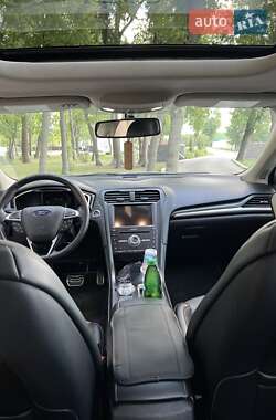 Седан Ford Fusion 2018 в 