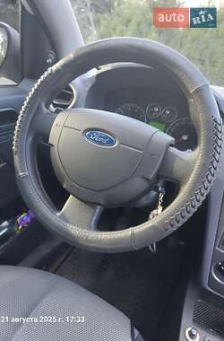 Хэтчбек Ford Fusion 2010 в 