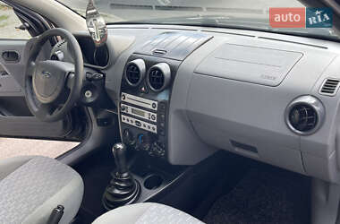 Хэтчбек Ford Fusion 2005 в 