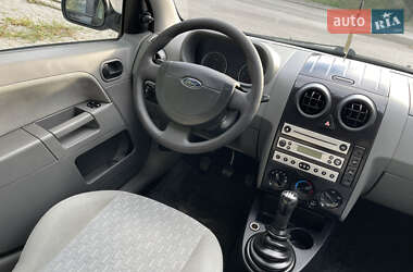 Хэтчбек Ford Fusion 2005 в 