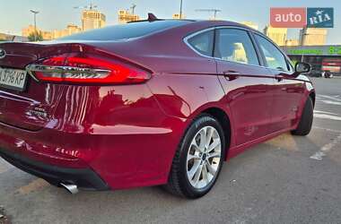 Седан Ford Fusion 2019 в 