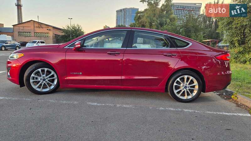 Седан Ford Fusion 2019 в Києві