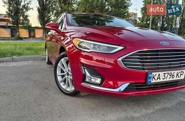 Седан Ford Fusion 2019 в 