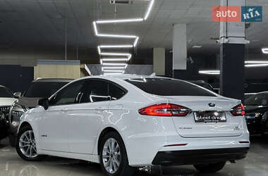 Седан Ford Fusion 2019 в 