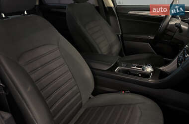 Седан Ford Fusion 2019 в 