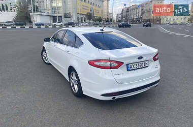 Седан Ford Fusion 2013 в 