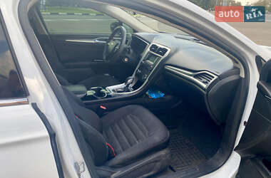 Седан Ford Fusion 2013 в 