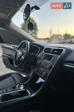 Седан Ford Fusion 2016 в 