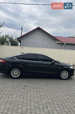Седан Ford Fusion 2016 в 