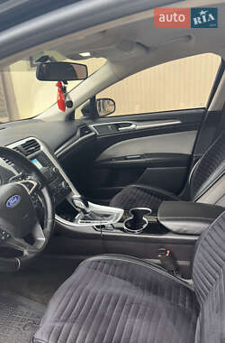 Седан Ford Fusion 2016 в 