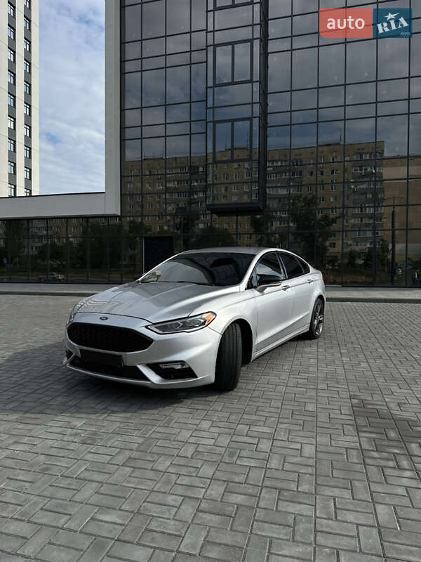 Седан Ford Fusion 2016 в 