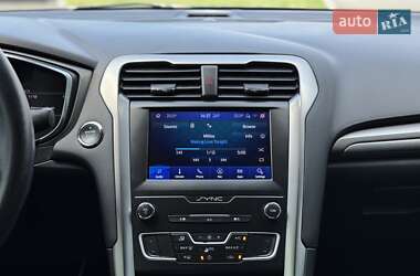 Седан Ford Fusion 2019 в 