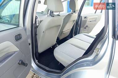 Хэтчбек Ford Fusion 2005 в 