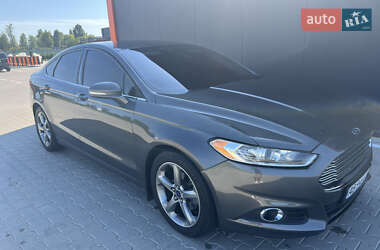Седан Ford Fusion 2015 в 