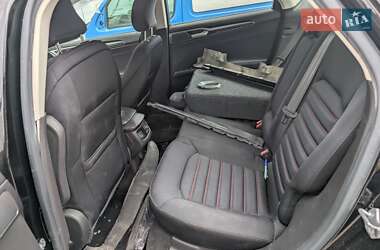 Седан Ford Fusion 2016 в 