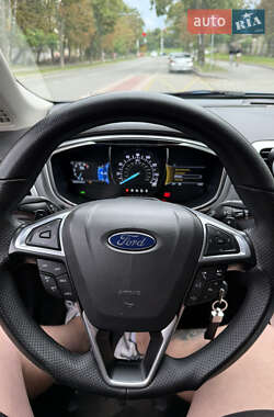 Седан Ford Fusion 2015 в 