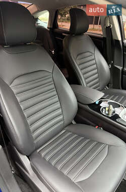 Седан Ford Fusion 2015 в 