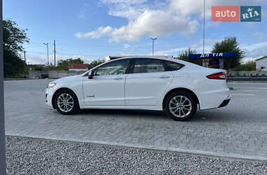 Седан Ford Fusion 2019 в 