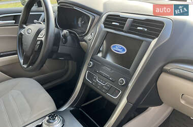 Седан Ford Fusion 2019 в 