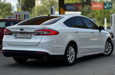 Седан Ford Fusion 2016 в 