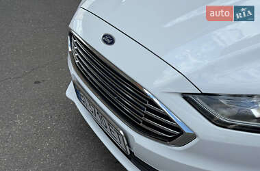 Седан Ford Fusion 2016 в 
