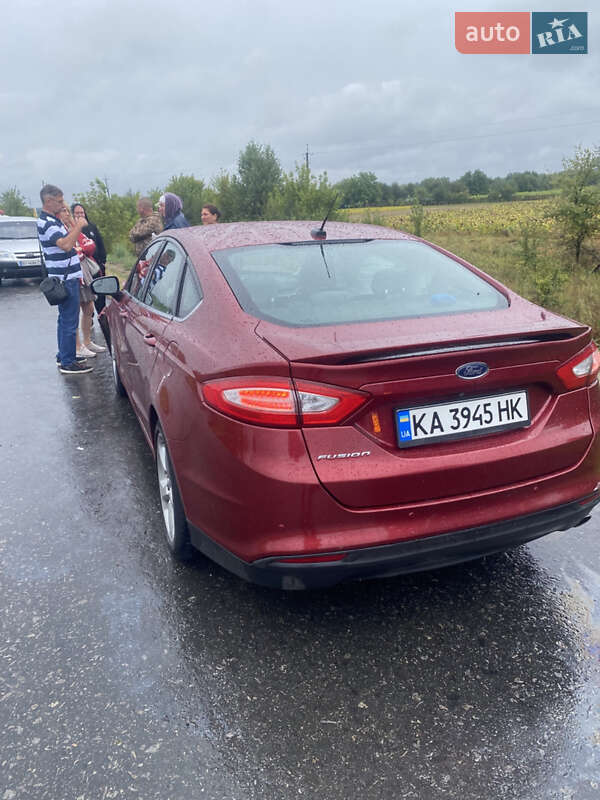 Седан Ford Fusion 2016 в 