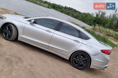 Седан Ford Fusion 2016 в 