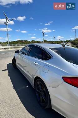 Седан Ford Fusion 2016 в Широком