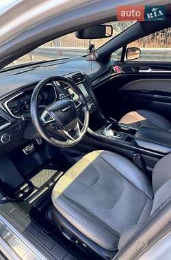 Седан Ford Fusion 2016 в Широком