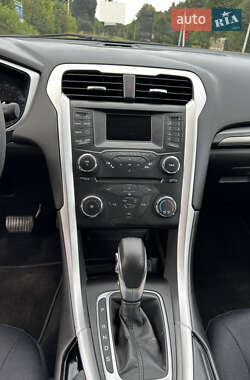 Седан Ford Fusion 2013 в 