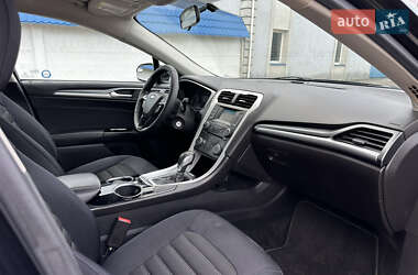 Седан Ford Fusion 2013 в 