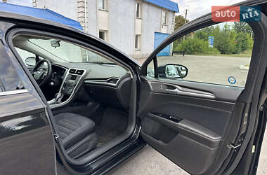 Седан Ford Fusion 2013 в 