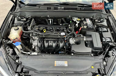 Седан Ford Fusion 2013 в 