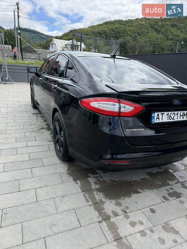 Седан Ford Fusion 2016 в Яремче